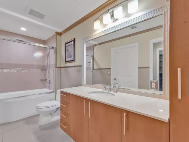 2-bedroom condo for sale in Hallandale Beach - 1945 S Ocean Dr 604 - MondialRealty