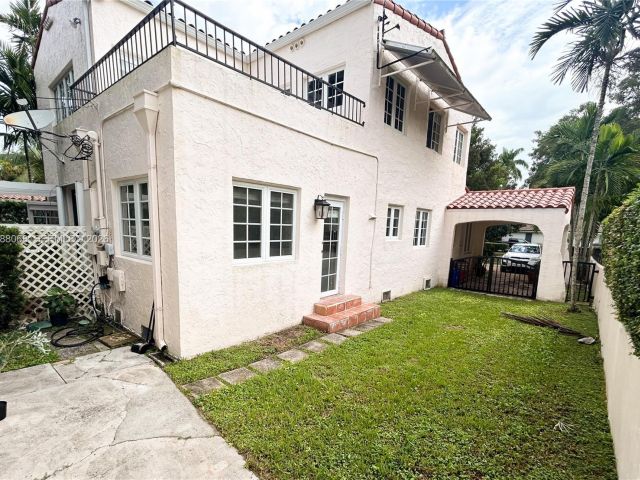 Home for rent at 2504 Alhambra Cir 2504 - photo 7519904