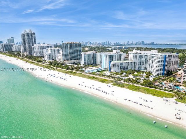 2-bedroom condo for rent in Miami Beach - 5161 Collins Ave 1506 - MondialRealty