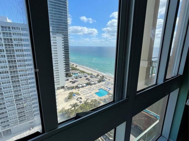 Apartment for rent  Unit #PH4 - photo 7520962