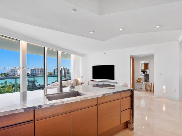 Apartment for sale  Unit #705 - photo 7520213