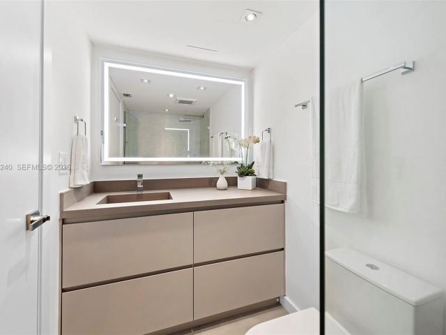 Apartment for rent  Unit #1004 - photo 7520243