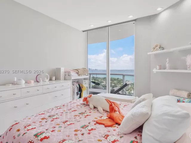 2-bedroom condo for sale in Miami Beach - 6365 Collins Ave 4307 - MondialRealty