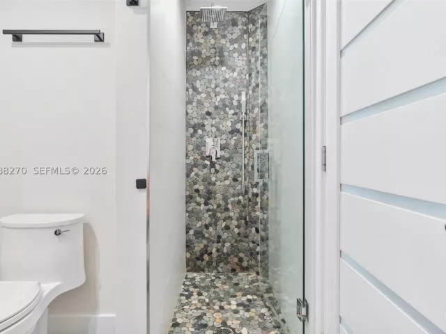 2-bedroom condo for sale in Miami Beach - 6365 Collins Ave 4307 - MondialRealty