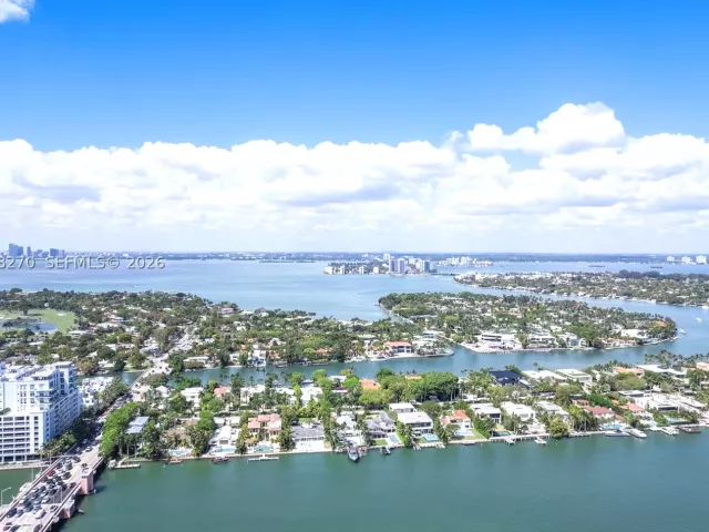 2-bedroom condo for sale in Miami Beach - 6365 Collins Ave 4307 - MondialRealty