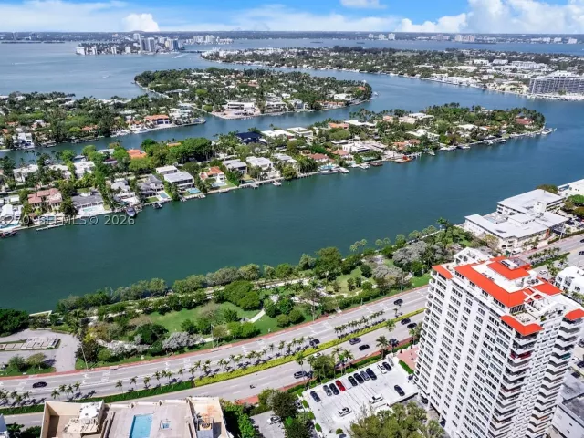 2-bedroom condo for sale in Miami Beach - 6365 Collins Ave 4307 - MondialRealty