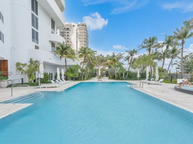 2-bedroom condo for sale in Miami Beach - 6365 Collins Ave 4307 - MondialRealty