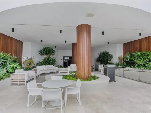 2-bedroom condo for sale in Miami Beach - 6365 Collins Ave 4307 - MondialRealty