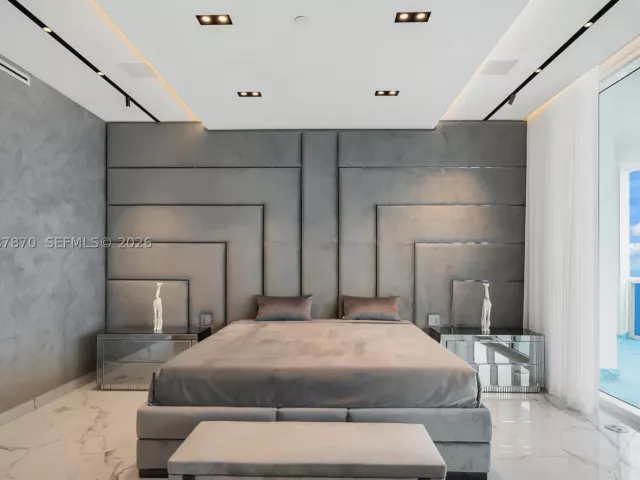 5-bedroom condo for sale in Hollywood - 2711 S Ocean Dr 3905 - MondialRealty