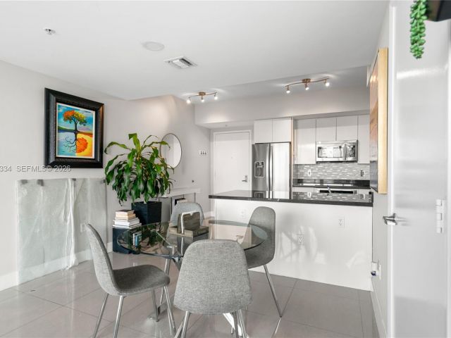 Apartment for rent  Unit #4702 - photo 7523084