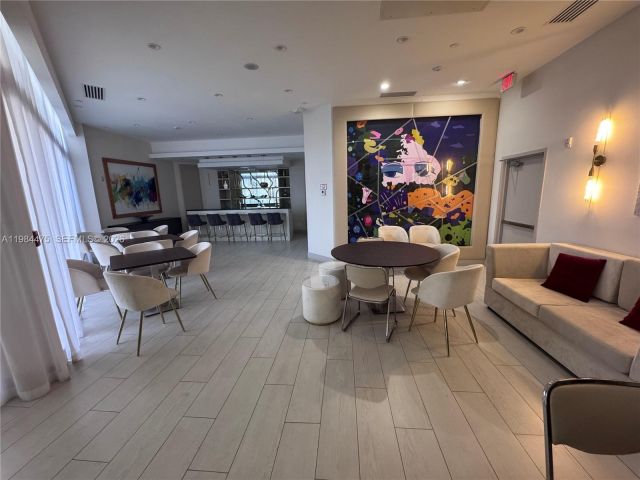 Apartment for rent  Unit #1002 - photo 7522056