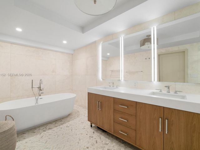 Apartment for sale  Unit #D - photo 7524003