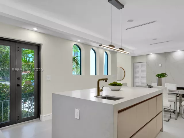 4-bedroom home for sale in Hollywood - 1108 Harrison St - MondialRealty