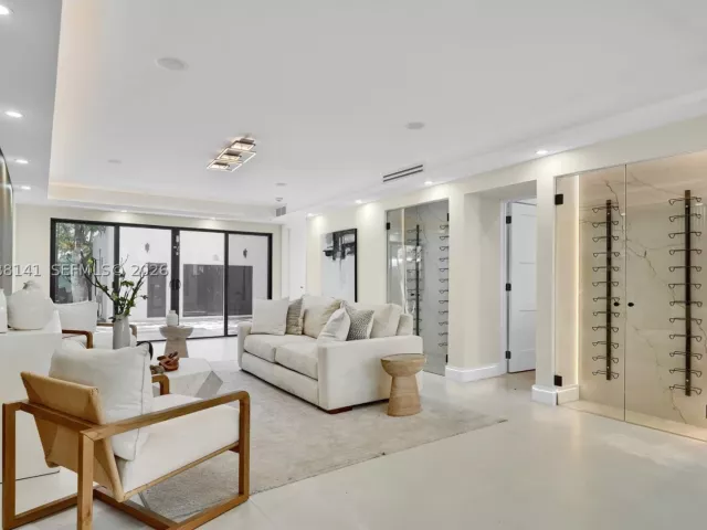 4-bedroom home for sale in Hollywood - 1108 Harrison St - MondialRealty