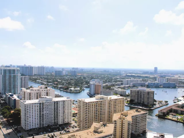 2-bedroom condo for sale in Hollywood - 4111 S Ocean Drive 3011 - MondialRealty