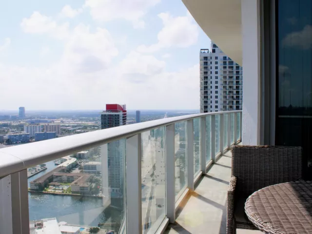2-bedroom condo for sale in Hollywood - 4111 S Ocean Drive 3011 - MondialRealty