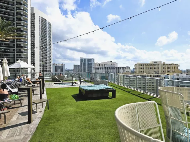 2-bedroom condo for sale in Hollywood - 4111 S Ocean Drive 3011 - MondialRealty