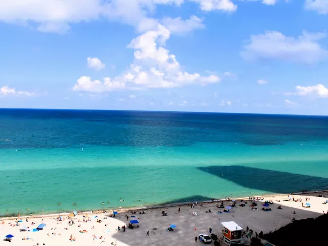 2-bedroom condo for sale in Hollywood - 4111 S Ocean Drive 3011 - MondialRealty