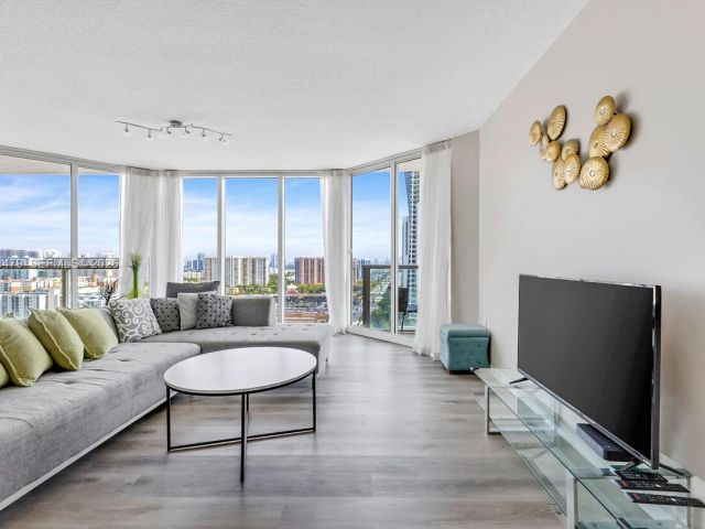 Apartment for rent  Unit #2007 - photo 7523072