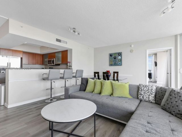 Apartment for rent  Unit #2007 - photo 7523073