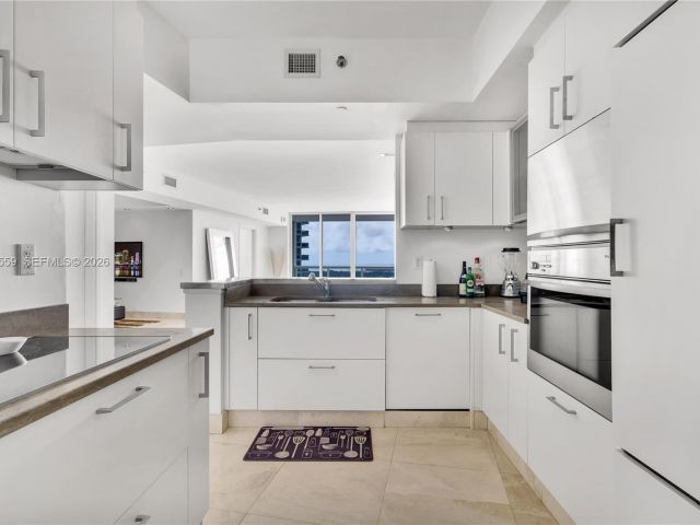 Apartment for rent  Unit #2005 - photo 7522461