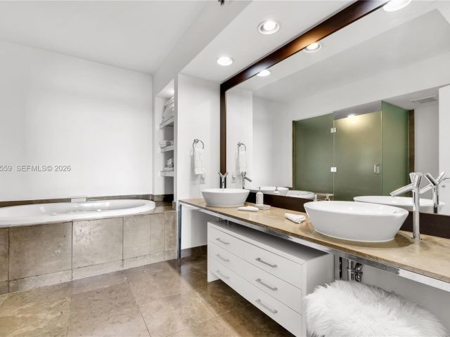 Apartment for rent  Unit #2005 - photo 7522468