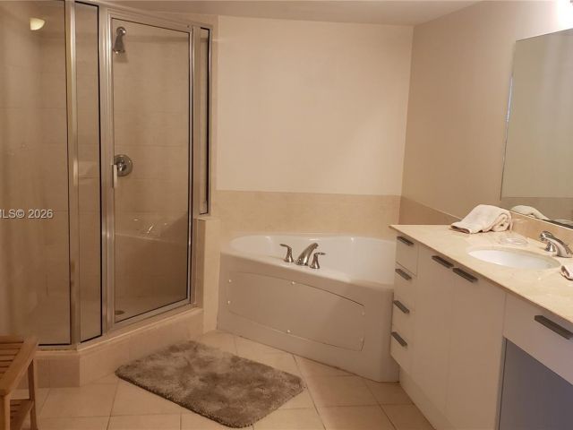 Apartment for rent  Unit #2404 - photo 7525097