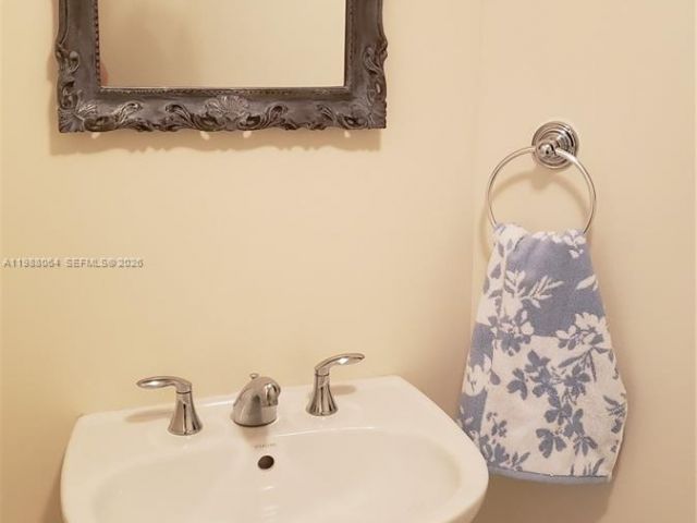 Apartment for rent  Unit #2404 - photo 7525102