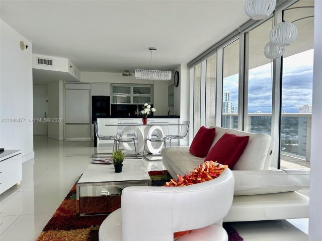 Apartment for rent  Unit #1808 - photo 7523861