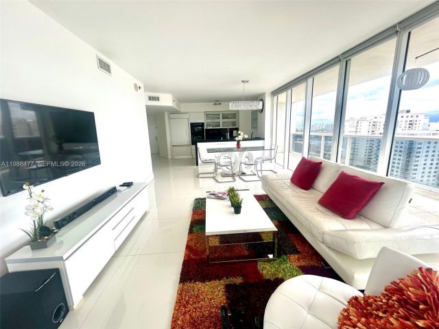 Apartment for rent  Unit #1808 - photo 7523862