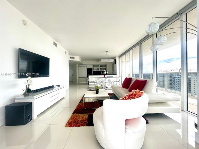 Apartment for rent  Unit #1808 - photo 7523865