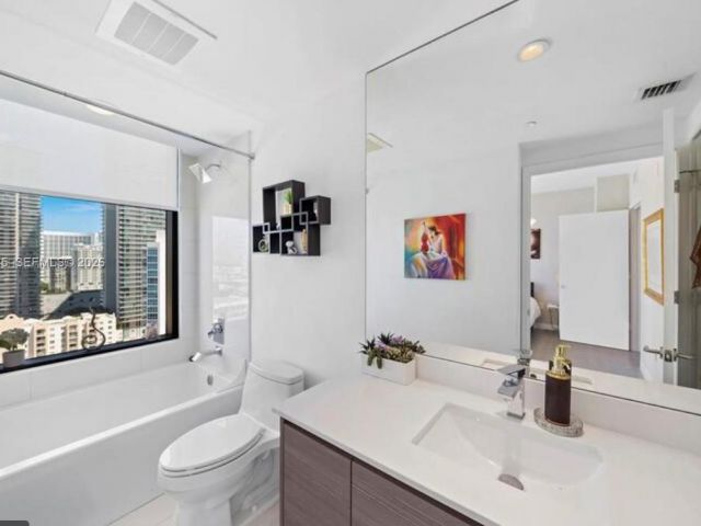 Apartment for rent  Unit #2001 - photo 7530202