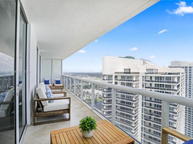 Apartment for rent  Unit #4511 - photo 7523899