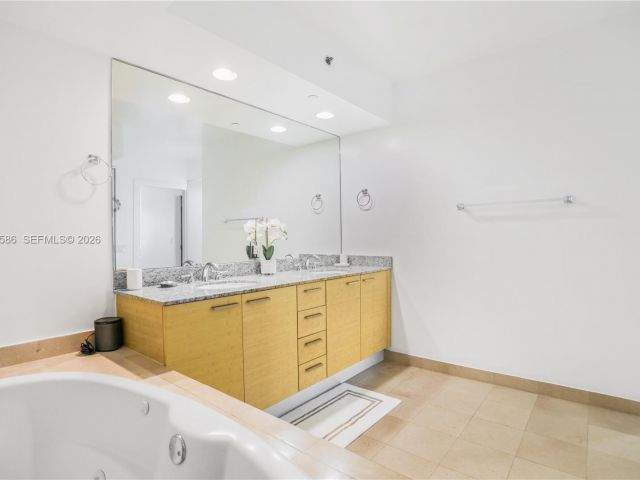 Apartment for rent  Unit #4511 - photo 7523909