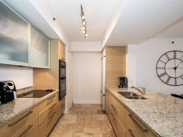 Apartment for rent  Unit #4504 - photo 7523882