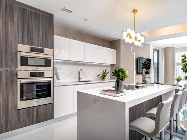 Apartment for rent  Unit #1011 - photo 7523156