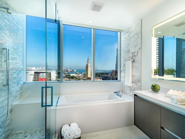 Apartment for rent  Unit #1011 - photo 7523158