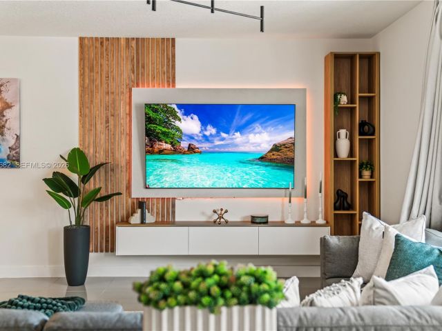 Home for rent at 4741 NW 84th Ave 0 - photo 7522381