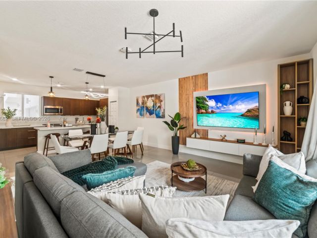 Home for rent at 4741 NW 84th Ave 0 - photo 7522383