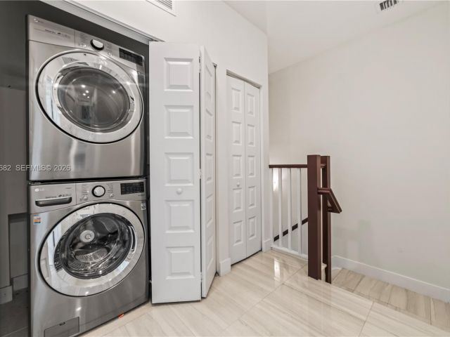 Home for rent at 4741 NW 84th Ave 0 - photo 7522394