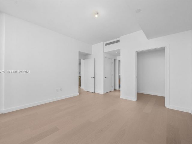 Apartment for rent  Unit #3704 - photo 7524117