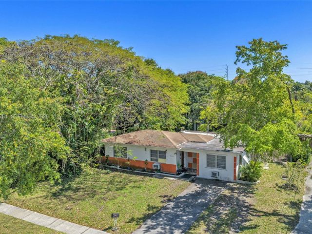 Home for sale at 1300 NE 137th St - photo 7532436