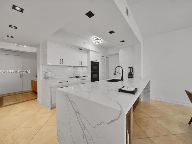 Apartment for rent  Unit #4704 - photo 7530734