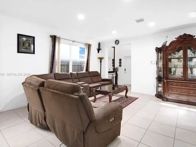 5-bedroom home for rent in Homestead - 1382 SE 26th Rd - MondialRealty