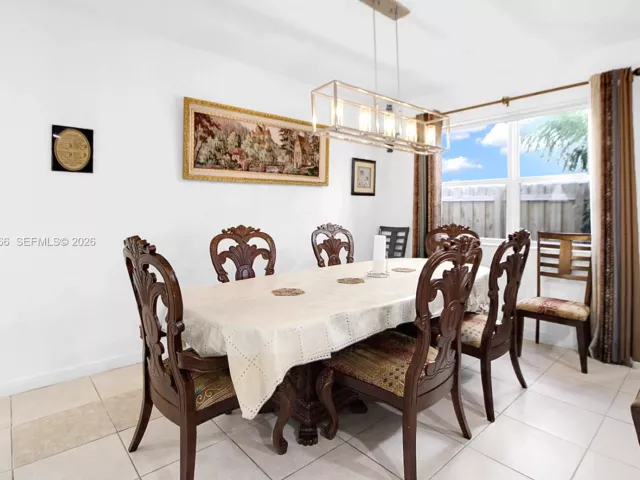 5-bedroom home for rent in Homestead - 1382 SE 26th Rd - MondialRealty