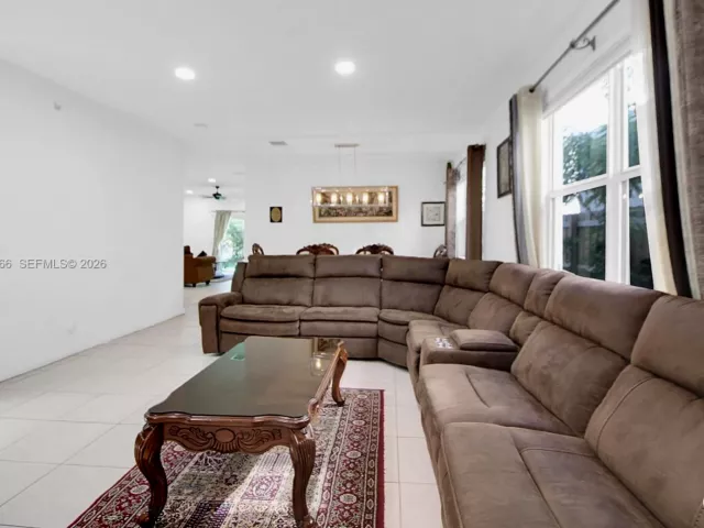 5-bedroom home for rent in Homestead - 1382 SE 26th Rd - MondialRealty