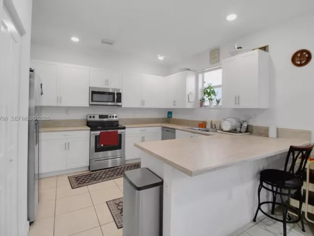 5-bedroom home for rent in Homestead - 1382 SE 26th Rd - MondialRealty