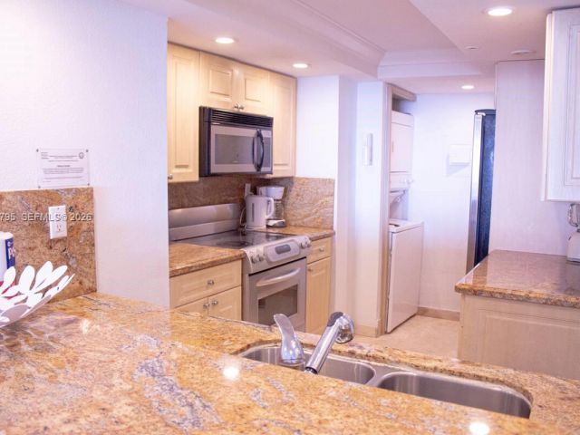 Apartment for rent  Unit #B-4141 - photo 7523616