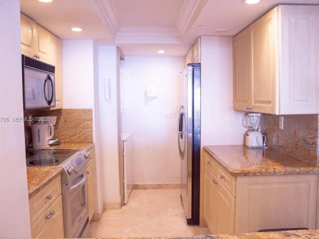 Apartment for rent  Unit #B-4141 - photo 7523617