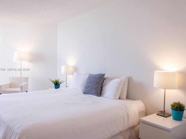 Apartment for rent  Unit #B-4141 - photo 7523619